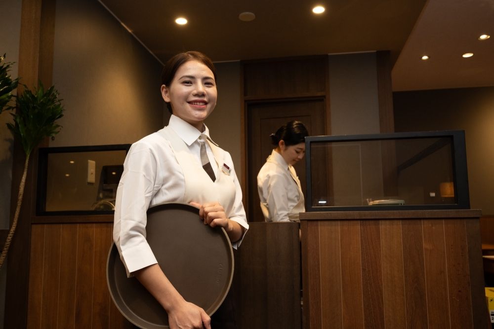 Chúng tôi đang tìm kiếm những người có thể nói tiếng Nhật! Lương cao theo giờ 1,350 yên ☆ Nhà hàng (Ginza)